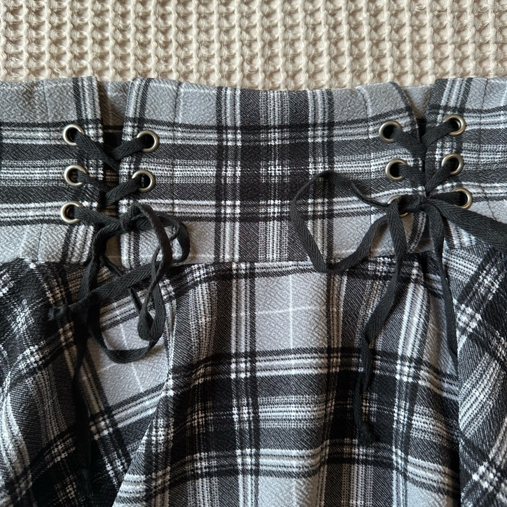 Gray & Black Plaid Womens Lace Up Yoke Skater Skirt Size Medium Grunge Baddie - Picture 5 of 10